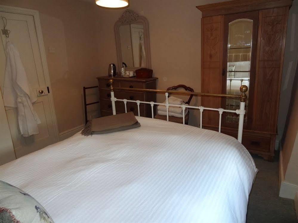Bed and Breakfast Huxham Farmhouse East Pennard Экстерьер фото